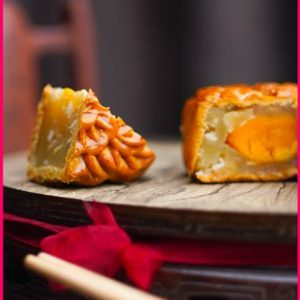 LOTUS PASTE MOONCAKE (SINGLE YOLK) 单黄莲蓉 INDIVIDUAL PACK